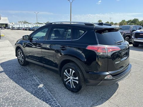 Used 2018 Toyota RAV4 LE FWD image 6