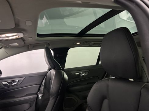 Used 2025 Volvo V60 B5 Cross Country Plus image 23