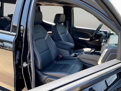 Used 2025 GMC Canyon Denali AWD/4WD image 9