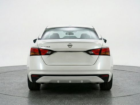 Used 2025 Nissan Altima 2.5 SV FWD image 7