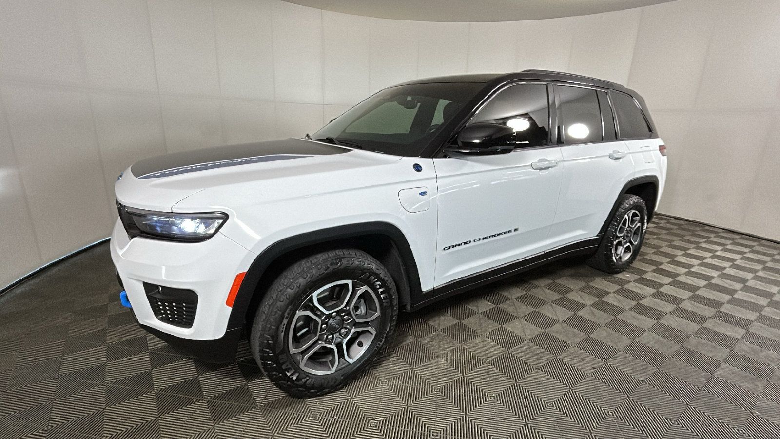 Used 2023 Jeep Grand Cherokee Trailhawk AWD/4WD image 7