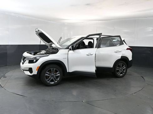 Certified 2023 Kia Seltos S w/ Navigation Package AWD/4WD image 20
