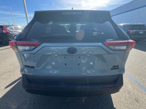 Used 2021 Toyota RAV4 XLE w/ Convenience Package AWD/4WD image 5