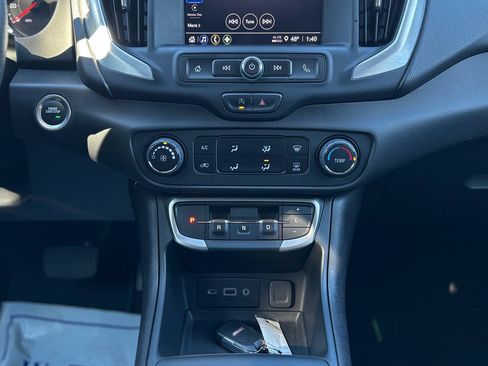 Used 2024 GMC Terrain SLE FWD image 22
