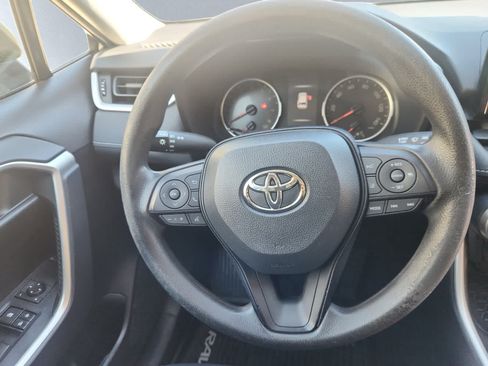 Used 2019 Toyota RAV4 LE AWD/4WD image 17