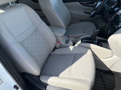 Used 2022 Nissan Rogue Sport SV w/ Technology Package image 35