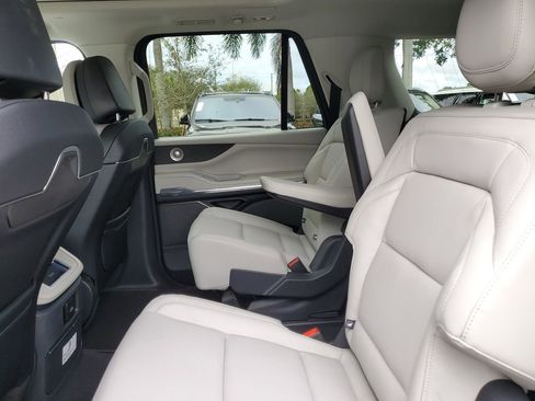 New 2025 Lincoln Navigator L Reserve AWD/4WD image 12