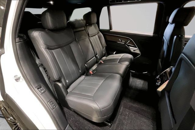 Used 2025 Land Rover Range Rover Long Wheelbase SE AWD/4WD image 28