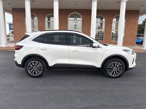 Used 2025 Ford Escape SE image 7