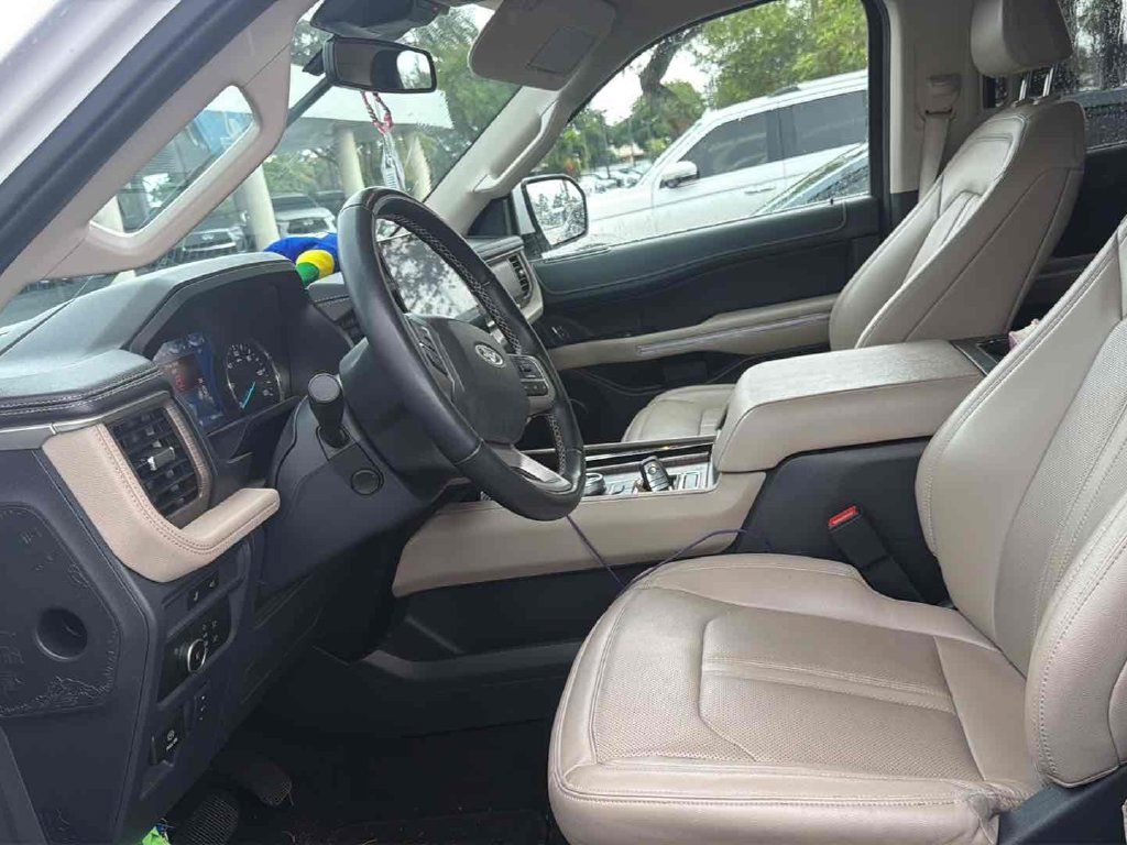 Used 2024 Ford Expedition Limited RWD image 2