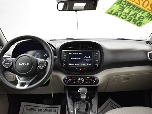 Used 2023 Kia Soul LX w/ LX Technology Package FWD image 19