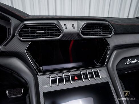 Used 2023 Lamborghini Urus Performante image 36