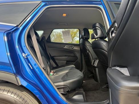Used 2023 Kia Sportage EX image 14