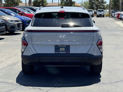Used 2024 Hyundai Kona SEL FWD image 5