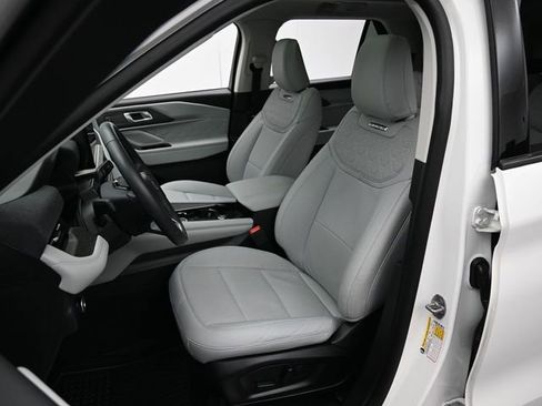 Certified 2025 Ford Explorer Platinum w/ Ultimate Package image 10