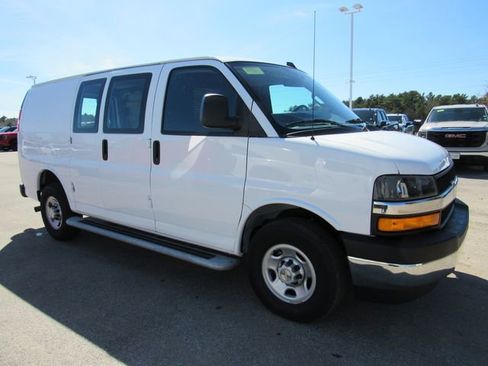 Used 2024 Chevrolet Express 2500 w/ Driver Convenience Package image 6