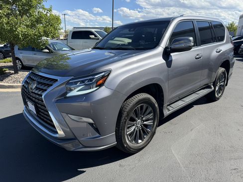 Used 2023 Lexus GX 460 Premium w/ Accessory Package AWD/4WD image 3
