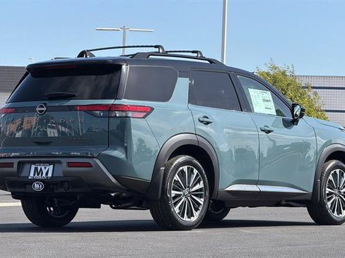 New 2026 Nissan Pathfinder Platinum w/ Cargo Package AWD/4WD image 4