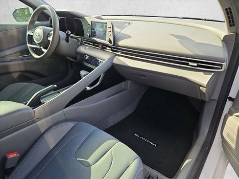 Used 2023 Hyundai Elantra SEL w/ Preferred Accessory Package FWD image 19