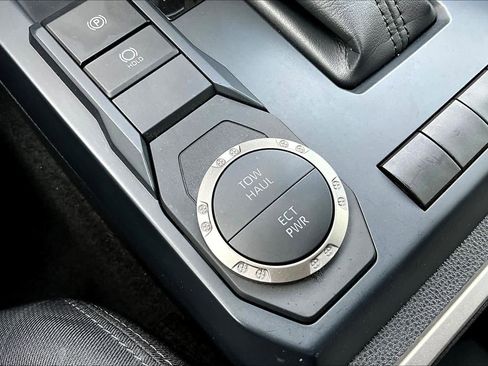 Used 2025 Toyota Tacoma SR5 image 33