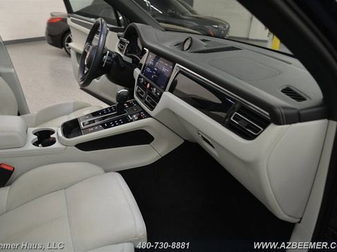 Used 2023 Porsche Macan image 20