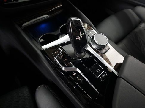 Used 2023 BMW 530e xDrive w/ Premium Package image 35