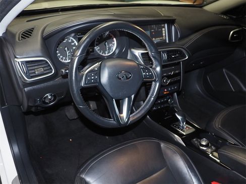 Used 2017 INFINITI QX30 Premium w/ Technology Package image 5