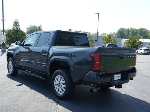 Used 2024 Toyota Tacoma SR5 AWD/4WD image 5