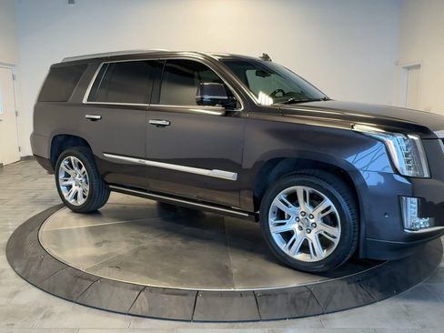 Used 2018 Cadillac Escalade Premium Luxury image 2