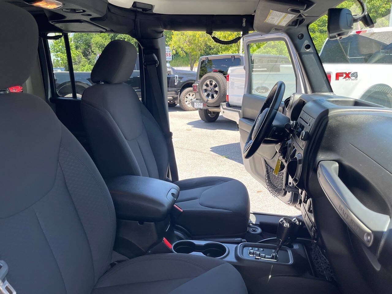 Used 2017 Jeep Wrangler Unlimited Sport AWD/4WD image 38