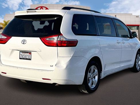 Used 2017 Toyota Sienna LE image 11