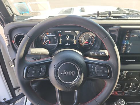 Used 2024 Jeep Wrangler Unlimited Rubicon w/ Technology Group image 25