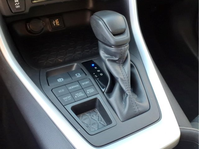 Used 2024 Toyota RAV4 LE AWD/4WD image 10