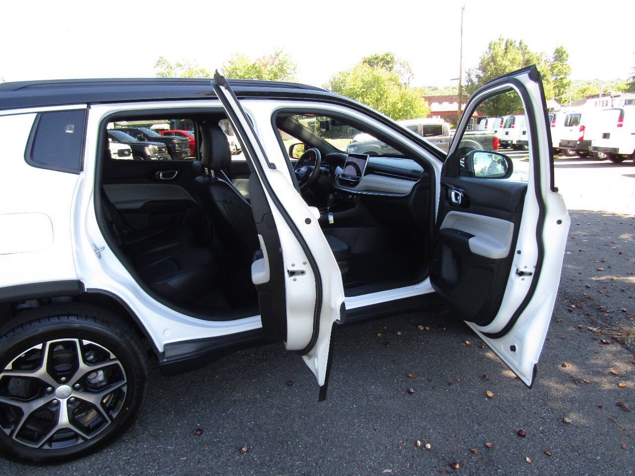 Used 2024 Jeep Compass Limited AWD/4WD image 26