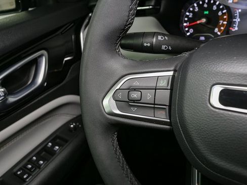 Used 2023 Jeep Compass Limited image 30