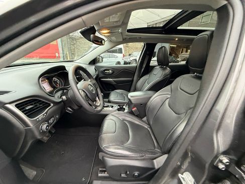 Used 2019 Jeep Cherokee Limited AWD/4WD image 5