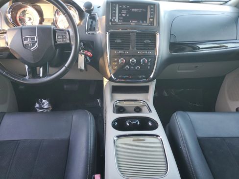 Used 2020 Dodge Grand Caravan SXT image 10