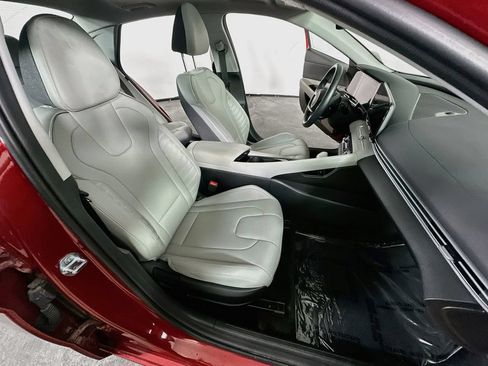 Used 2025 Hyundai Elantra Limited FWD image 12