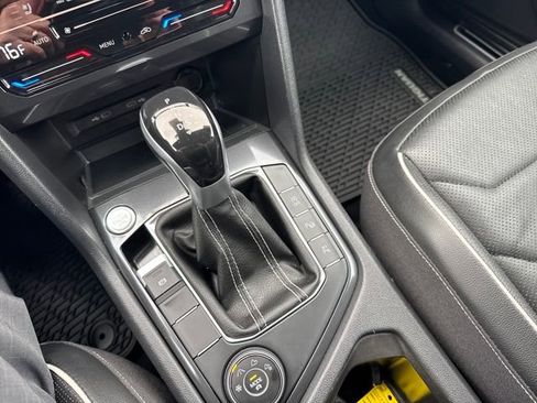 Used 2023 Volkswagen Tiguan SEL R-Line image 29
