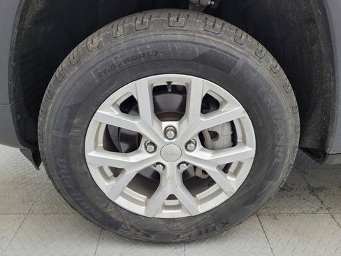 Used 2023 Jeep Grand Cherokee Limited image 31