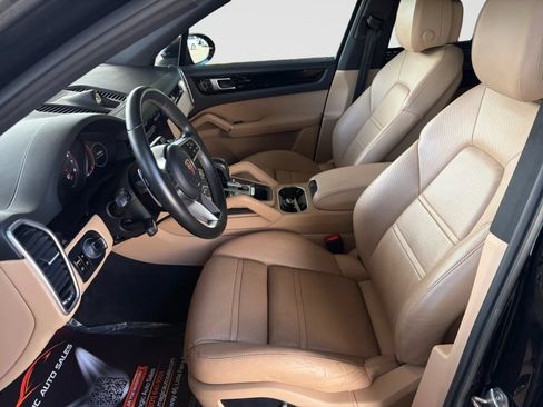 Used 2019 Porsche Cayenne AWD/4WD image 12