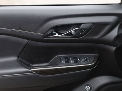 Used 2023 GMC Acadia SLT image 26