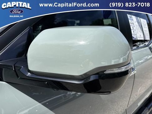 Used 2025 Toyota Tundra Limited AWD/4WD image 12