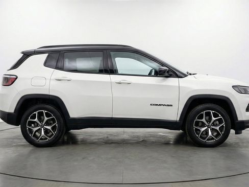 Used 2025 Jeep Compass Limited AWD/4WD image 11
