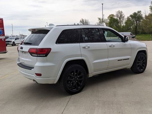 Used 2019 Jeep Grand Cherokee Altitude AWD/4WD image 3