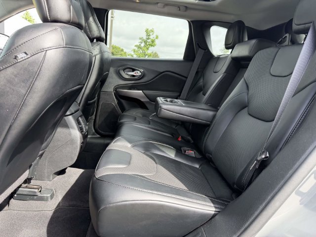 Used 2022 Jeep Cherokee Limited AWD/4WD image 15