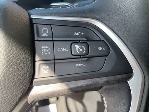Used 2024 Jeep Grand Cherokee Limited AWD/4WD image 16