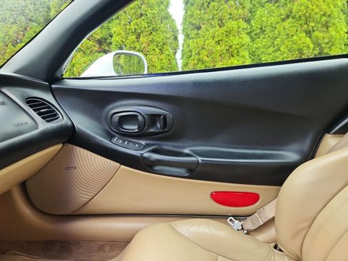 Used 2000 Chevrolet Corvette Convertible w/ Performance Handling Pkg image 12