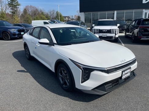 New 2026 Kia K4 FWD image 2