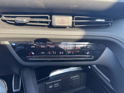 Certified 2023 Buick Envision Essence w/ Sport Touring Package image 17